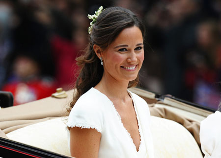 Here's how to get your Pippa on show as much cleavage as humanely possible